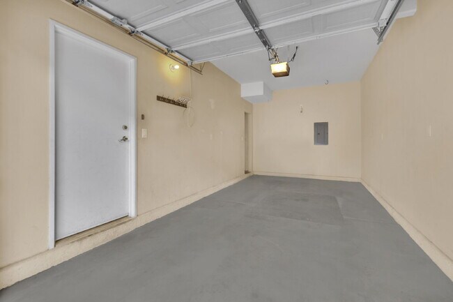 Building Photo - Beautiful 3-bedroom, 2-bathroom condo located in the gated community of The Legends, just minutes...