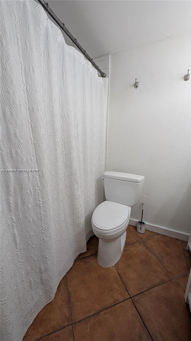 Building Photo - 2600 NE 135th St