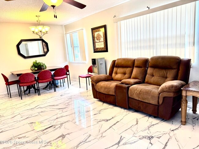 Building Photo - 885 Taluga Ave SE