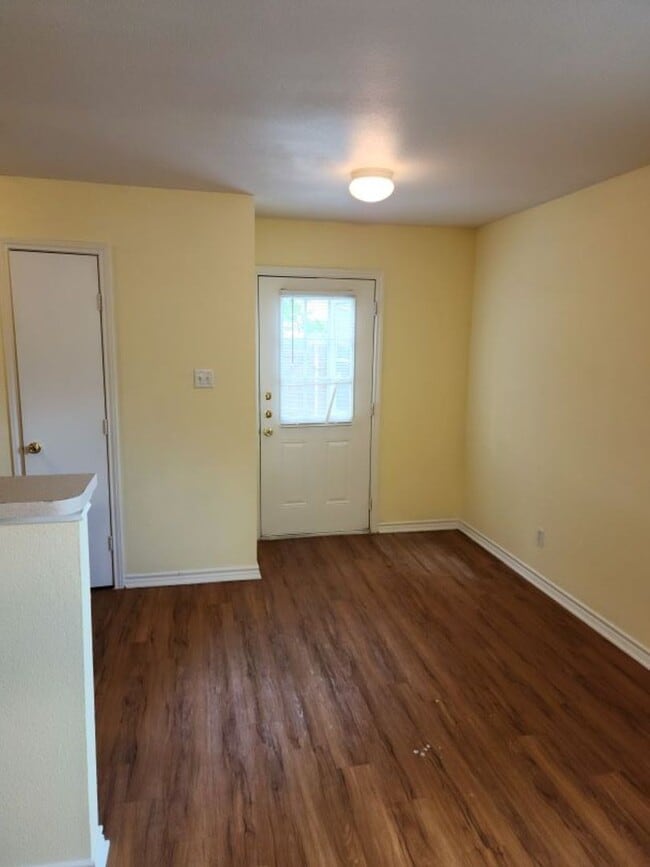 Building Photo - 10023 Vasso View