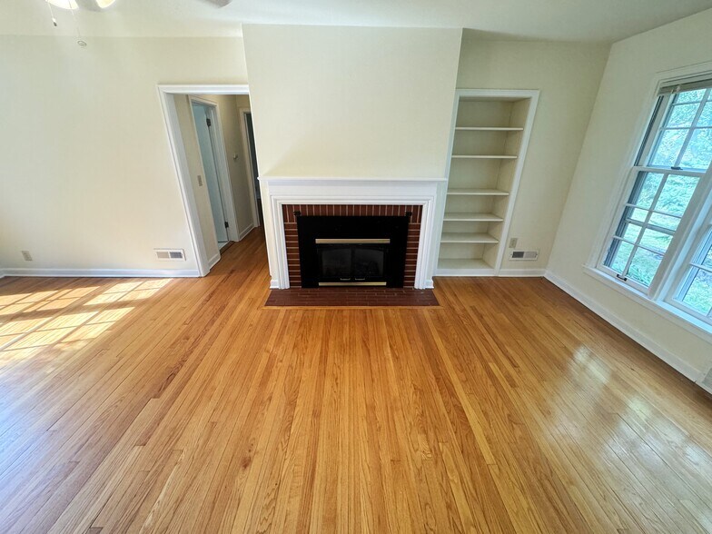 Building Photo - 306 S Owen Dr
