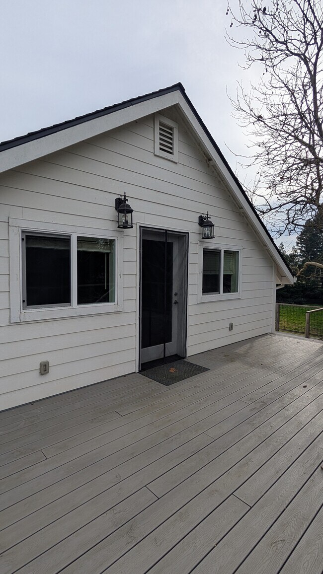 Building Photo - 15119 Grove St