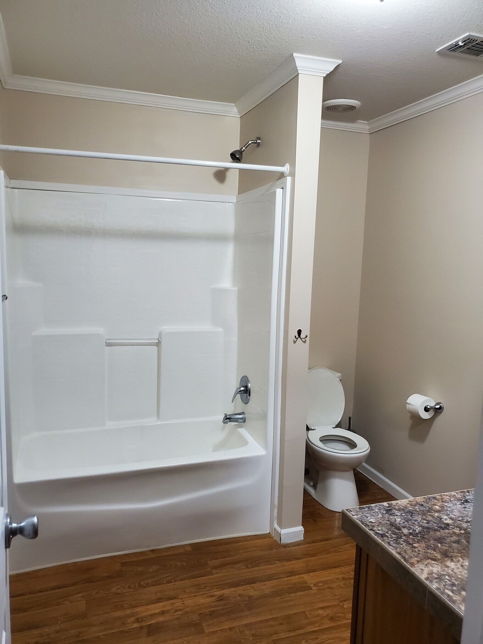 Hall bath - 2974 Maple Street