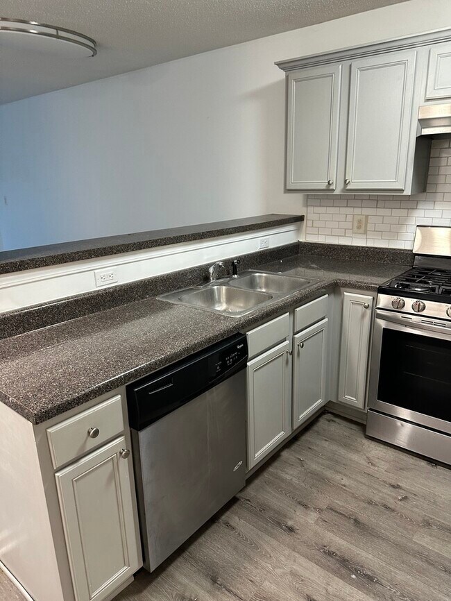 Building Photo - 105 Crestfield Cir