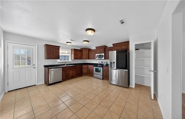 Building Photo - 656 Woodland St