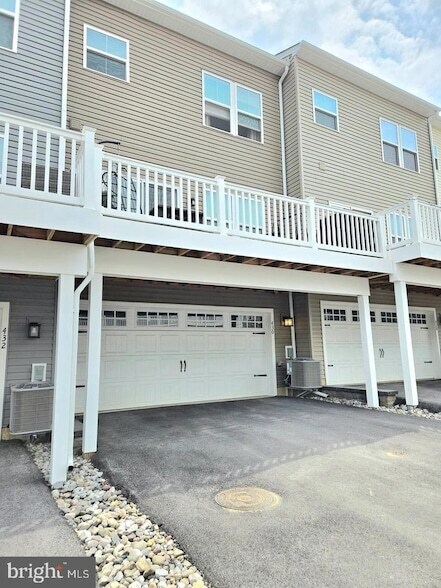 Building Photo - 430 Paperbark Sq