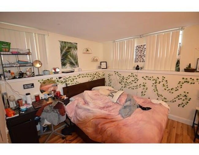 Building Photo - No Brokers Fee Conve nient Brookline Location.Eat-in Kitchen, Laundry on a Site