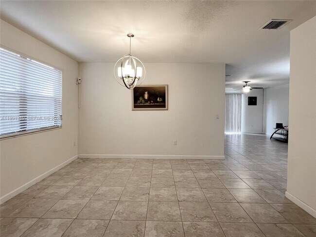 Building Photo - 422 SE 34th Terrace