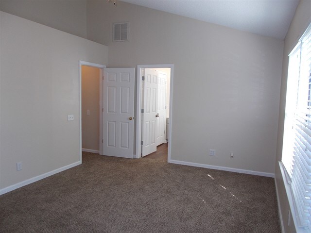 Building Photo - 221 Aylesbury Ln