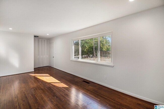 Building Photo - 545 Edgecrest Cir