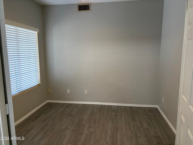 Building Photo - 1660 E Gary Dr