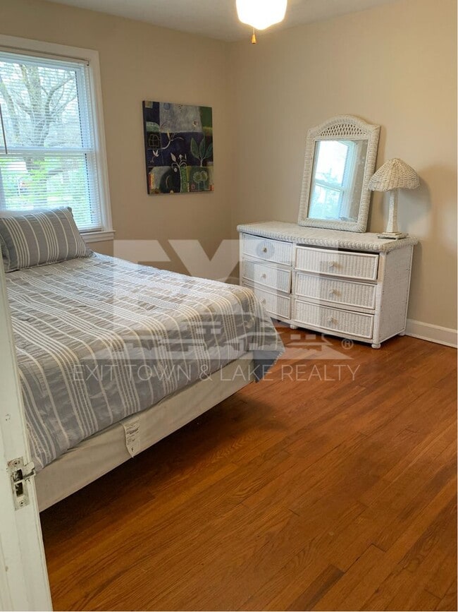 Building Photo - Fully Furnished 3 Bedroom/2 Bathroom Home ...
