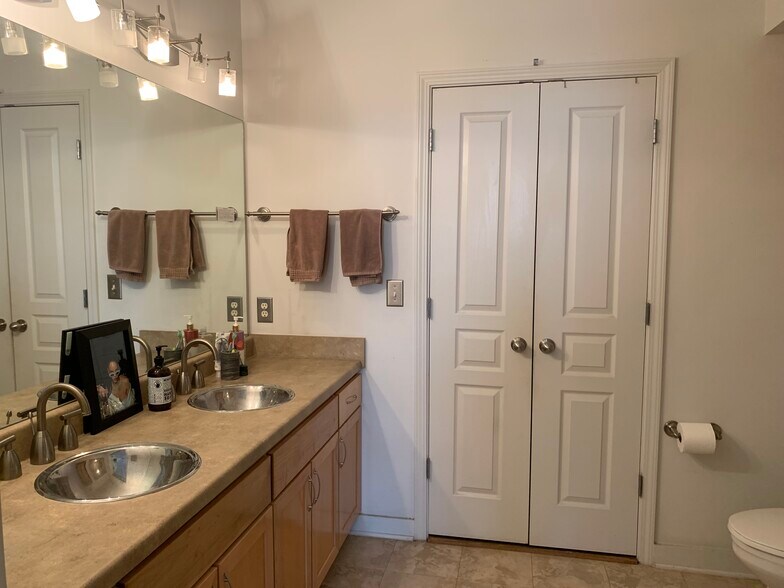 Bathroom #1 - 401 20th St S