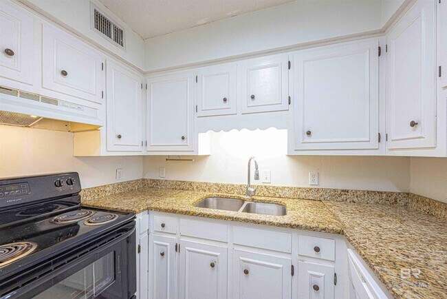 Building Photo - 600 Cheshire Ln