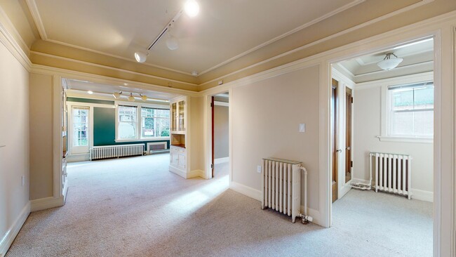 Building Photo - 231 Summit Ave E