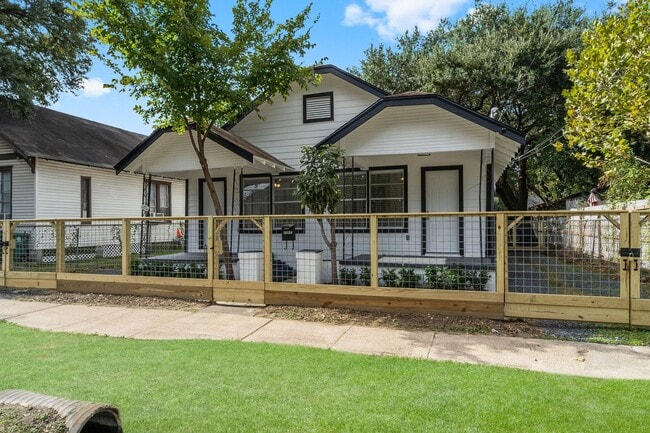 Building Photo - 1615 McKee St