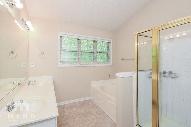 Building Photo - 738 Edgeley Ln