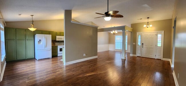 Building Photo - 1159 Shoreland Dr