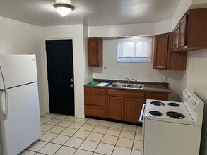 Building Photo - Crescent St. Duplexes