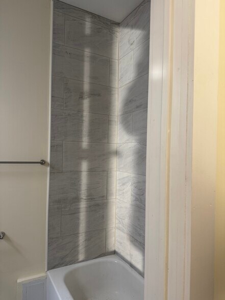 Building Photo - 213 Harrison Ave