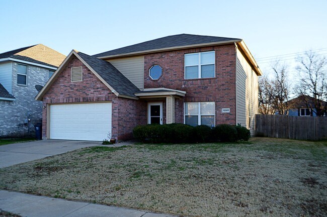 Building Photo - Large 2 story home with easy access to 820...