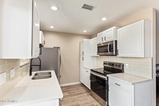 Building Photo - 13606 N Hamilton Dr