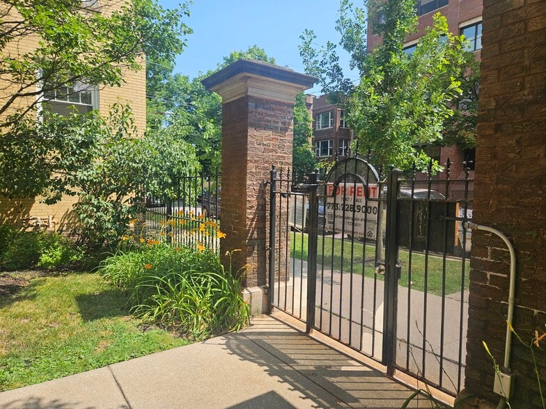 Building Photo - 4406 N Rockwell St