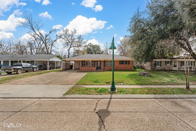 Building Photo - 1706 Shady Grove Dr