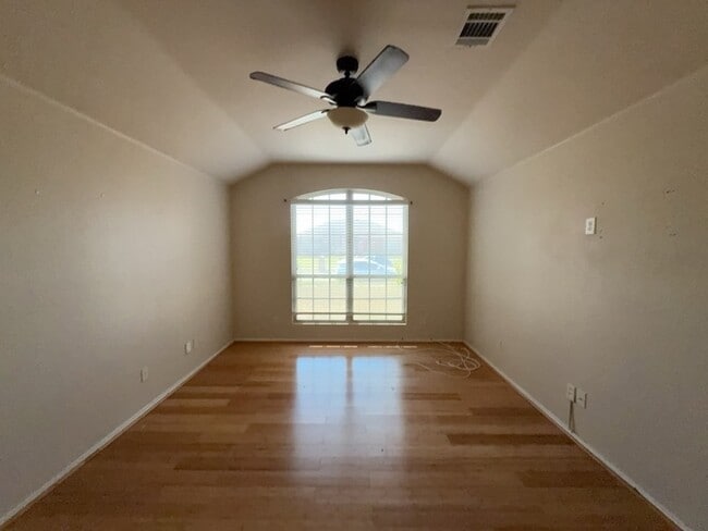 Building Photo - 2333 Cedarwood Dr