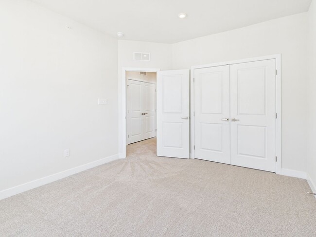 Building Photo - 2802 Calgary Ln