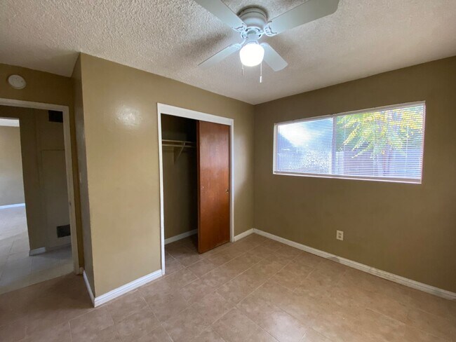 Building Photo - 210 E Harding Ave