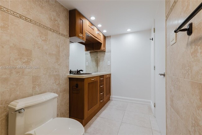 Building Photo - 16565 NE 26th Ave