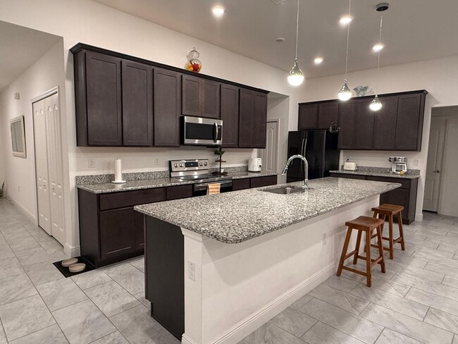 Building Photo - 878 SW Haas Ave