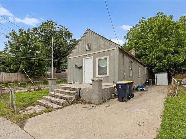 Building Photo - 1646 Bennington Ave