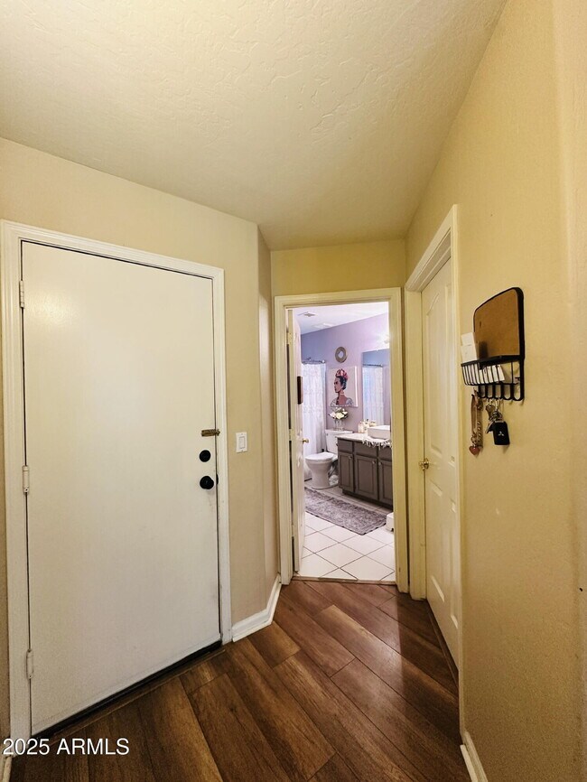 Building Photo - 727 W Mendoza Cir