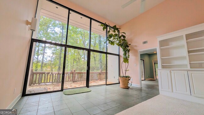 Building Photo - 2939 Rivercrest Dr