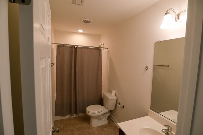Building Photo - **Move-In Special** - Spacious 4BR Home wi...