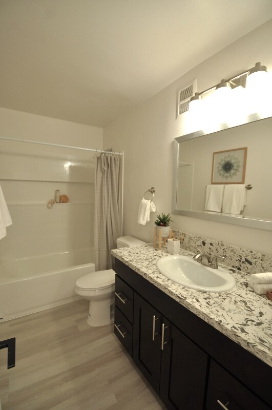 Building Photo - 6620 Linda Vista Rd