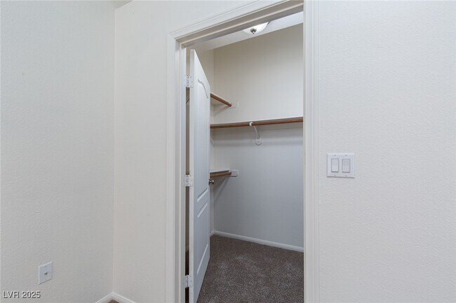 Building Photo - 2305 W Horizon Ridge Pkwy