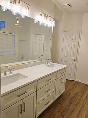 Building Photo - 6801 Laramie Dr