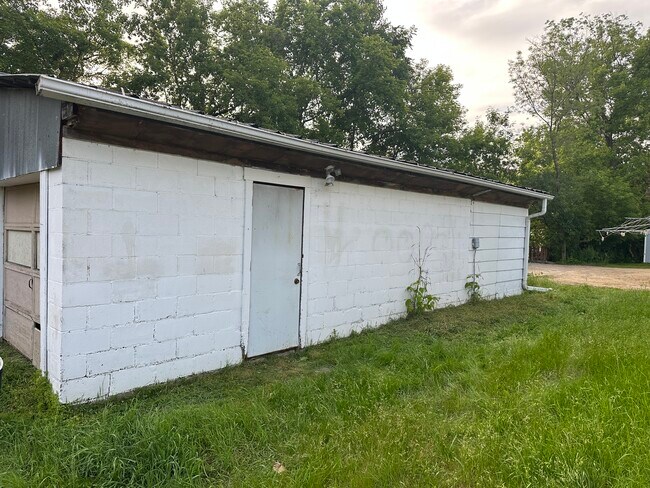 Building Photo - 121 4th St W