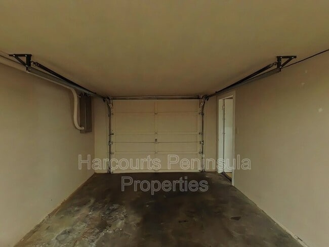 Building Photo - 1011 N Rainier Ave