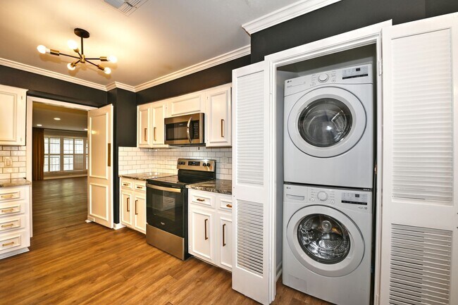 Building Photo - ALAMO HEIGHTS SCHOOL DISTRICT CONDO