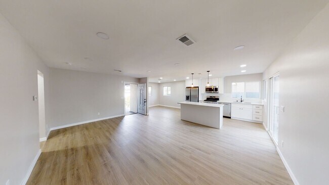 Building Photo - 5318 E Falls View Dr