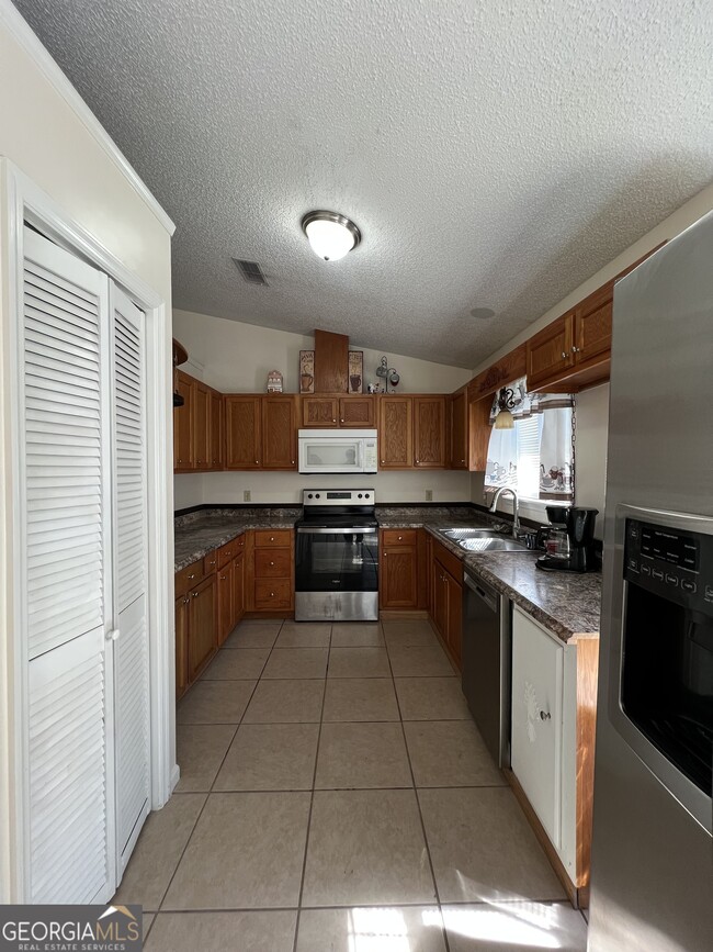 Building Photo - 443 Powderhorn Rd