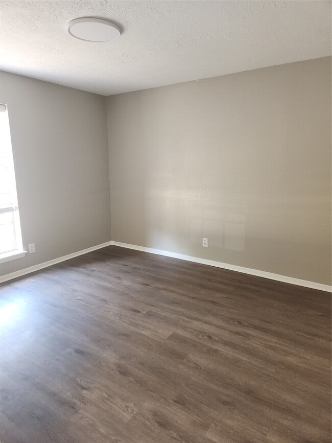 Building Photo - 23918 Beaverwood Dr