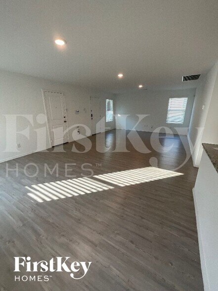 Building Photo - 1339 White Willow