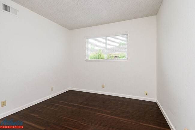 Building Photo - Olive 1178/1180