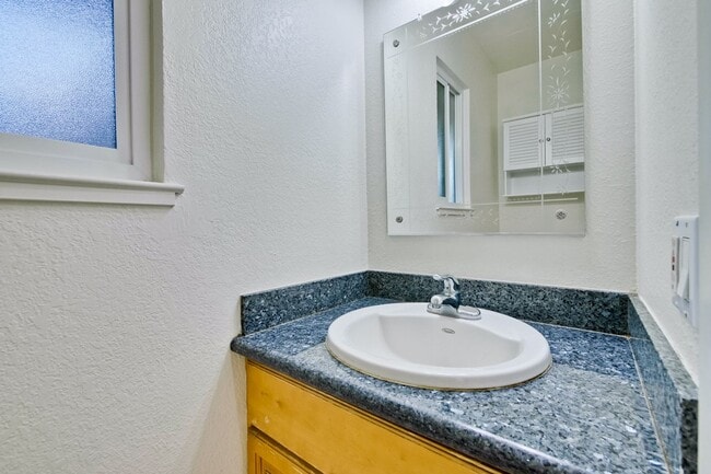 Building Photo - 2-Bed Cupertino Home with Private Yard, In-Unit Laundry, Pool and Clubhouse