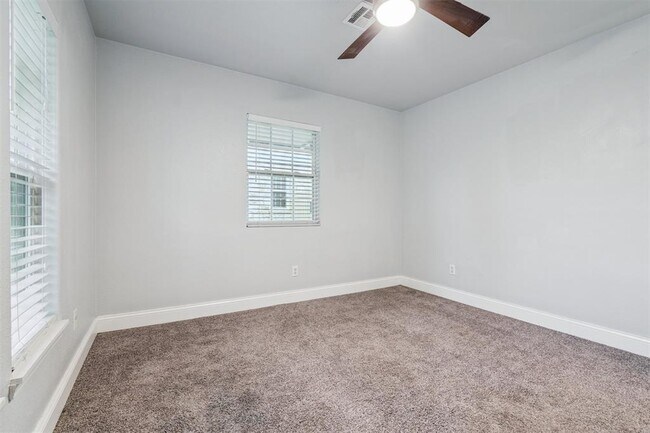 Building Photo - 4705 N Miller Ave